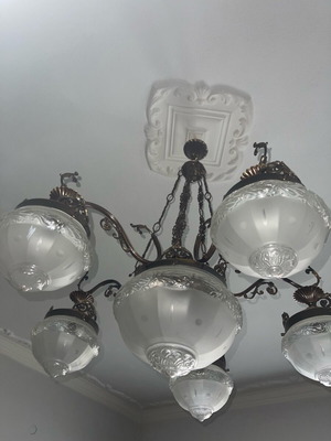 Chandelier like new, functional
