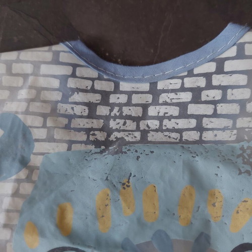 Kikkaboo Arty Waterproof Bib with Sleeves and Food Collector 4m+ Blue like new