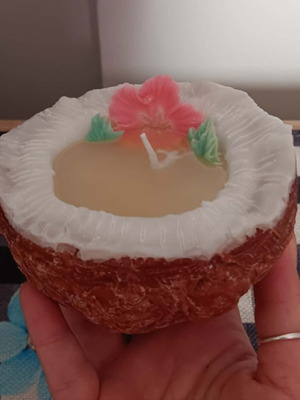 Handmade Coconut Candle with Soy Wax and Coconut Scent