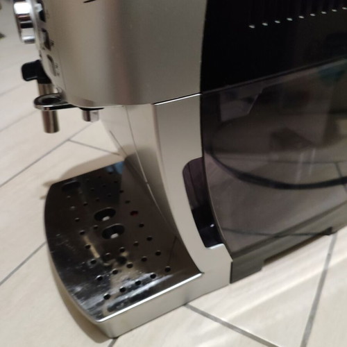Delonghi Magnifica S coffee maker like new with French press gift