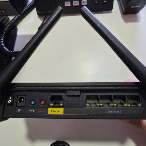 Linksys MR6350 Dual-Band Wi-Fi Router like new