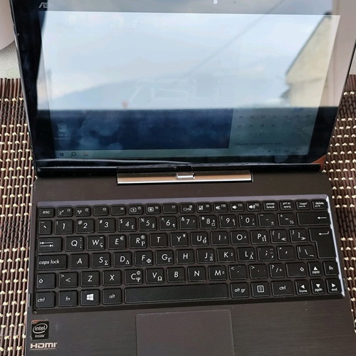 Asus T100TA Touch Screen 11 Inch like new with charger