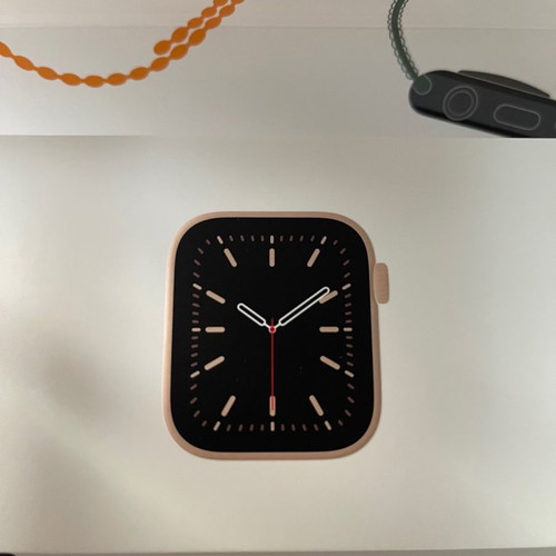 Apple iWatch 6 gold slightly used in excellent condition
