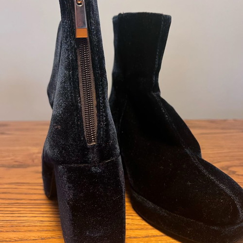 Zara blue velvet ankle boots like new, high heels
