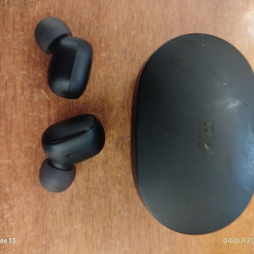Mi earbuds used, low sound, ideal for holidays