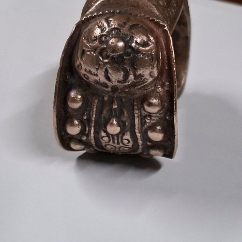 Engagement bracelet used, old bronze