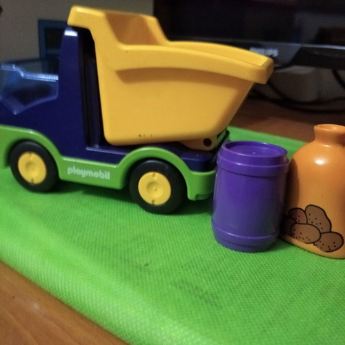 Playmobil garage with truck like new with all accessories