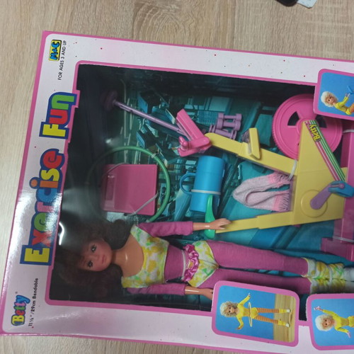Betty Exercise Fun doll new, vintage 90s with fitness accessories