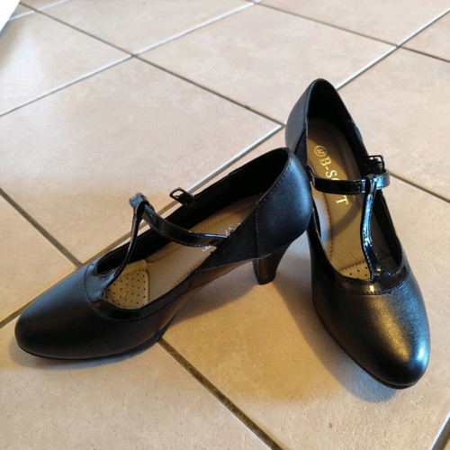 Women's high heel shoe new, size 37