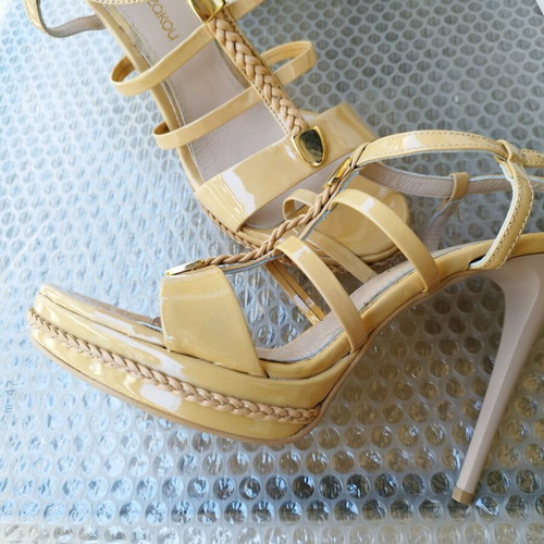 Gianna Kazakou patent leather sandals new, beige, size 39