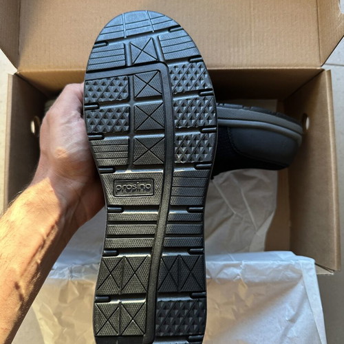 Work shoes new, steel toe, very lightweight, size 43, black
