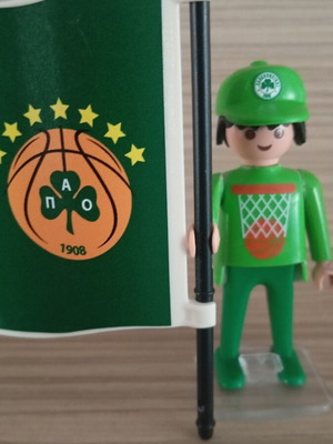 Playmobil fan of PAO basketball figure like new with flag and base