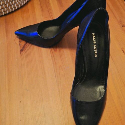 Makis Kotris pumps like new, black, size 39