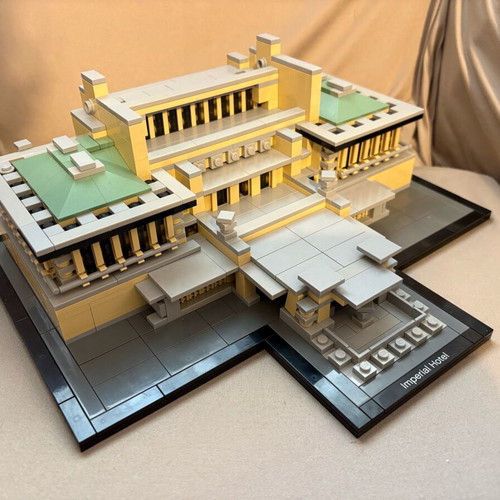Lego Architecture Imperial Hotel 21017 like new, collectible set 1188 pieces