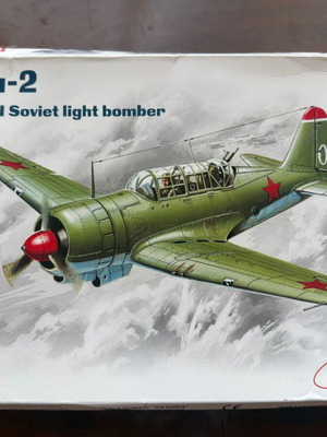ICM 72081 Su-2 WWII Soviet light bomber model kit