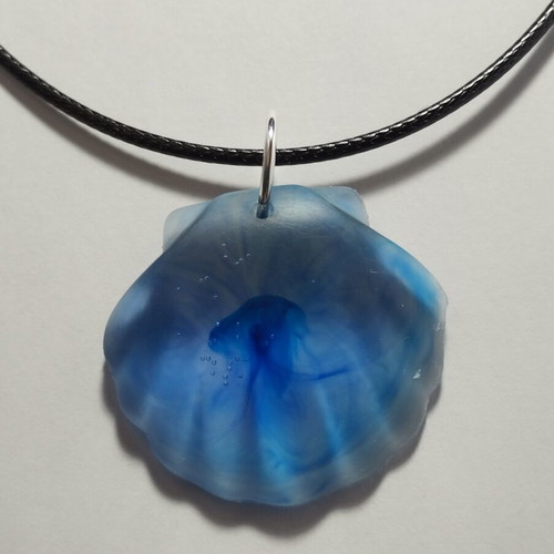 Handmade pendant with blue pigment in shell shape from resin, new