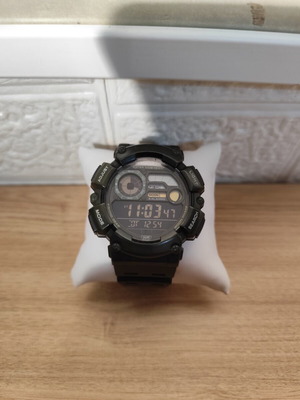 Casio Fishing Gear WS-1500H digital watch used, green, 100m water resistant