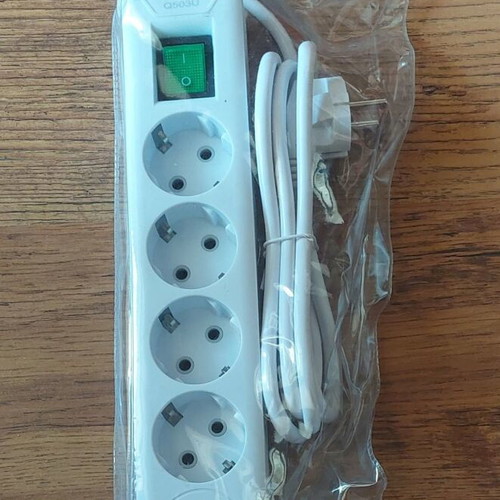 Power strip with 4 sockets and 2 USB Type-C ports