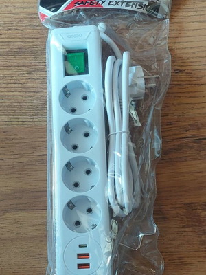 Power strip with 4 sockets and 2 USB Type-C ports