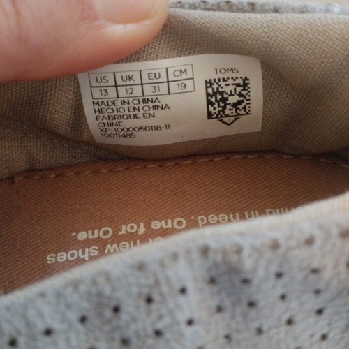 Toms shoes gray slip-on moccasins like new, size 31