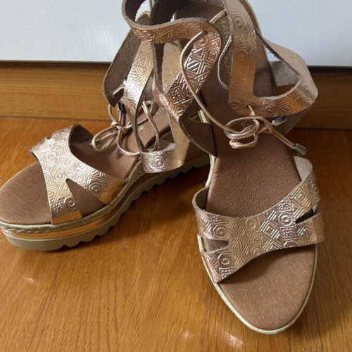 Leather platform sandals size 38 like new, beige and gold