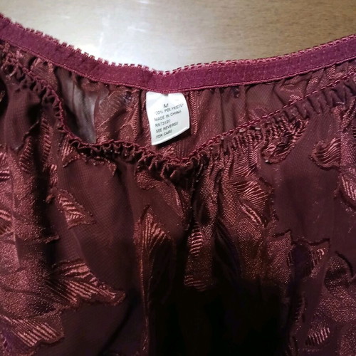 Frederick's of Hollywood satin cami set pajamas like new size M burgundy with lace