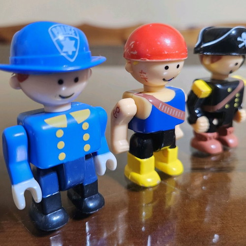 Fisher-Price 90s figures used, police and pirates