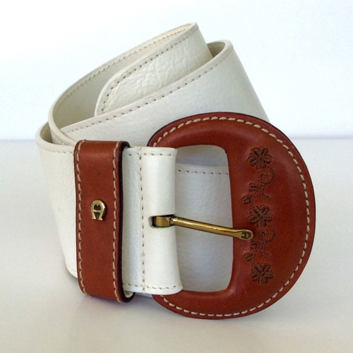 Etienne Aigner white wide belt like new, size 80