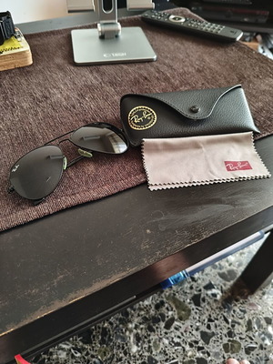 Ray Ban γυαλιά ηλίου Large μαύρα σαν καινούργια