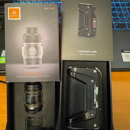 Geek Vape L200 and Zeus Sub-Ohm kit used with extra 4.5ml glass