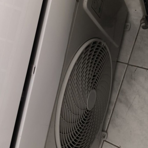 Omnus 9,000 BTU inverter air conditioner like new