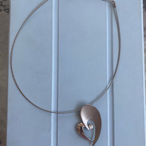 Heart necklace new in excellent condition