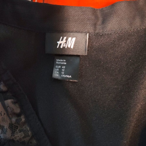 H&M black top like new with dusty pink lace