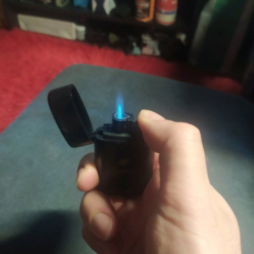 Smoking accessories like new with lighter, ashtray, humidifier and pouch