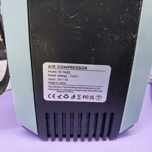 Tire compressor like new with lithium-ion battery and flashlight