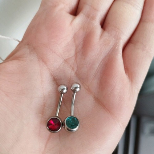 Navel piercing like new, set of 2 with emerald and red stones