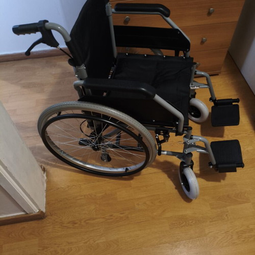 Hospital bed with extra anatomical mattress and wheelchair like new