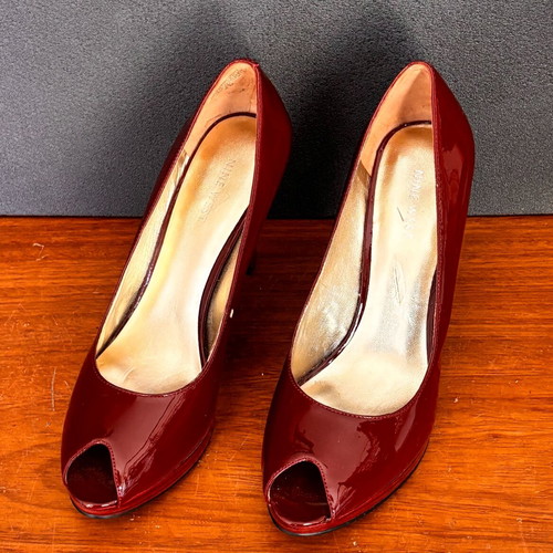 Peep toe Nine West shoes size 40 like new, brown-bordeaux patent leather