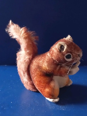 Steiff squirrel used, 1960s, dimensions 12x10