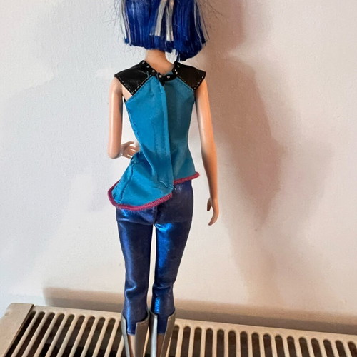 Barbie Rock’n Royals Erika used with blue casual outfit