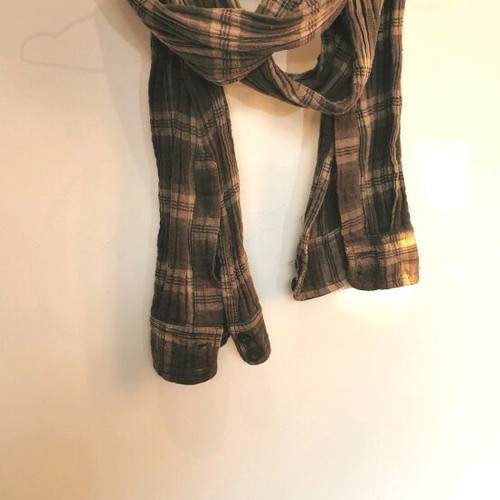 Attrattivo checked bolero scarf used with long sleeves