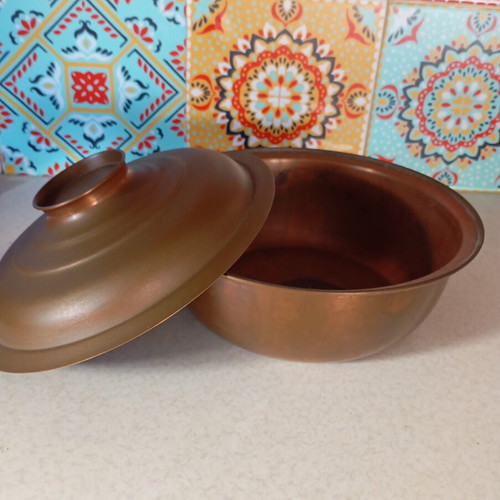 Cast iron and copper cooking vessel used, 24cm diameter, 14.5cm height with lid