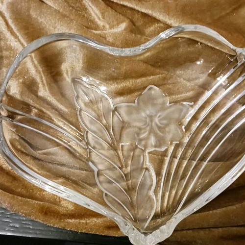Multipurpose bowl like new, glass with sandblasted details