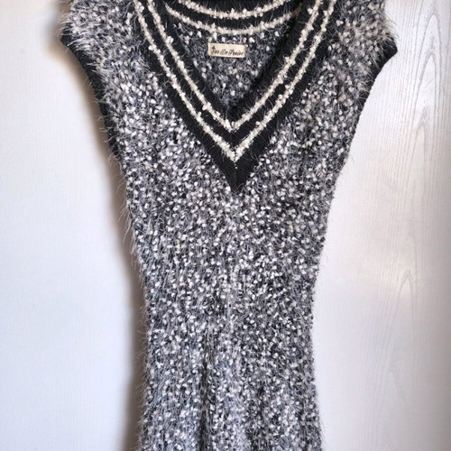 Wool elastic boucle dress with silver threads like new