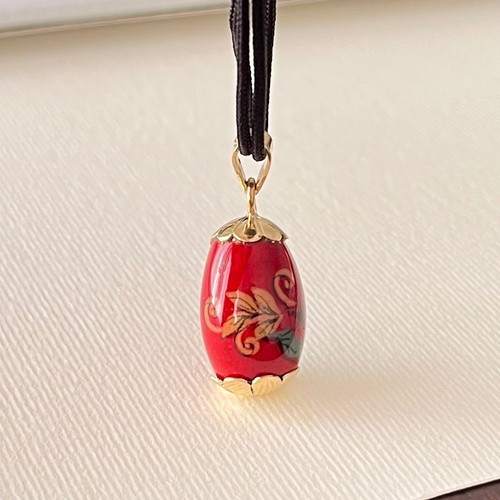 Porcelain pendant with 14k gold new