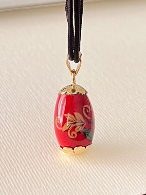 Porcelain pendant with 14k gold new
