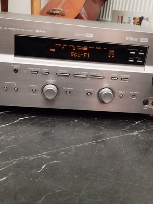 Yamaha RX-V650 AV receiver
