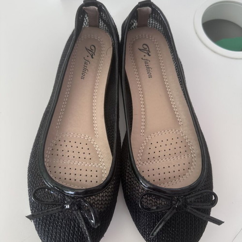 Girls' black ballerinas size 32 used, lightweight with bow