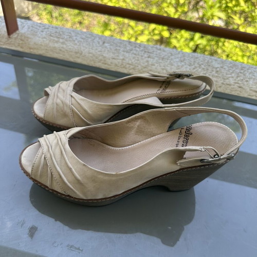 Wonders Leather Wedge Sandals like new, size 39, beige