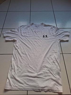 Under Armour loose t-shirt size M, like new, white